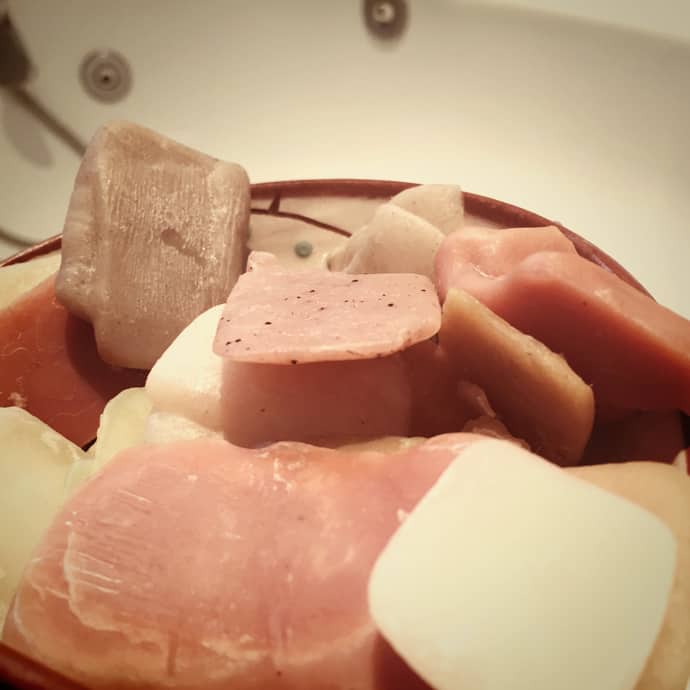 petis morceaux de savons surgras usagés