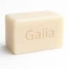 Savon artisanal rectangulaire avec lettrage 'Gaiia'.