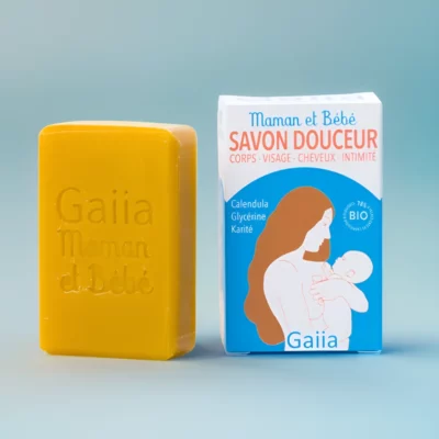 Savon jaune et emballage savon bébé