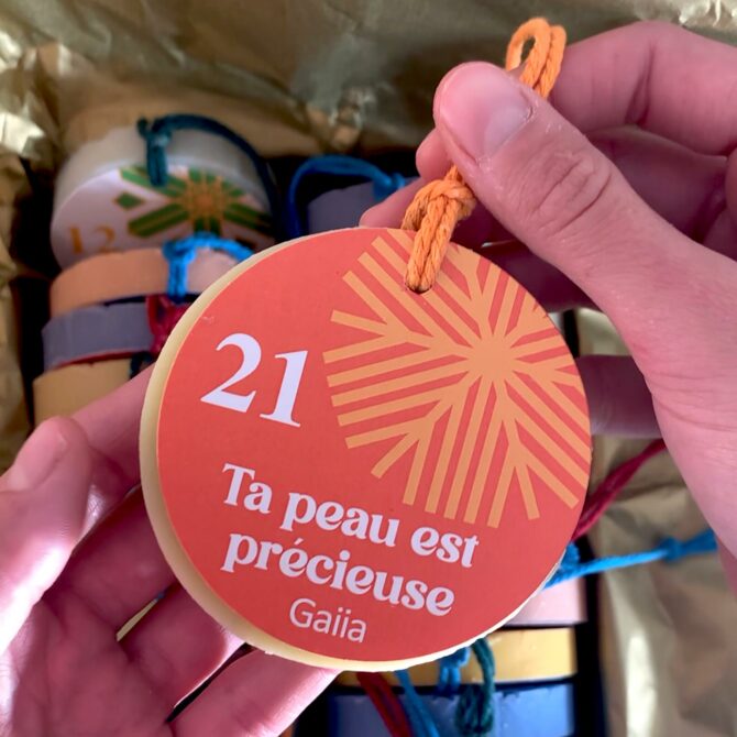 Etiquette orange, message: Ta peau est précieuse.
