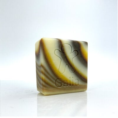 Savon artisanal marbré, logo Gaiia visible.
