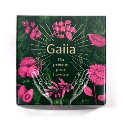 Boîte cadeau Gaiia avec motifs floraux colorés.