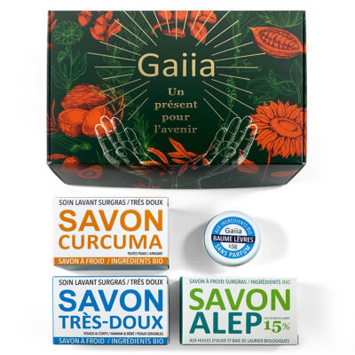 Coffret cadeau avec savons bio et baume lèvres.